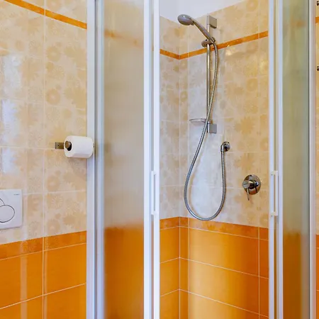 Apartamento Raggio Di Sole A By Interhome